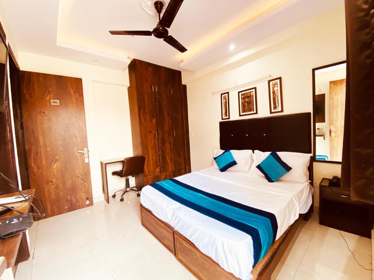 Hotel Admire Inn "Atta Market, Noida Sector 18" Екстериор снимка