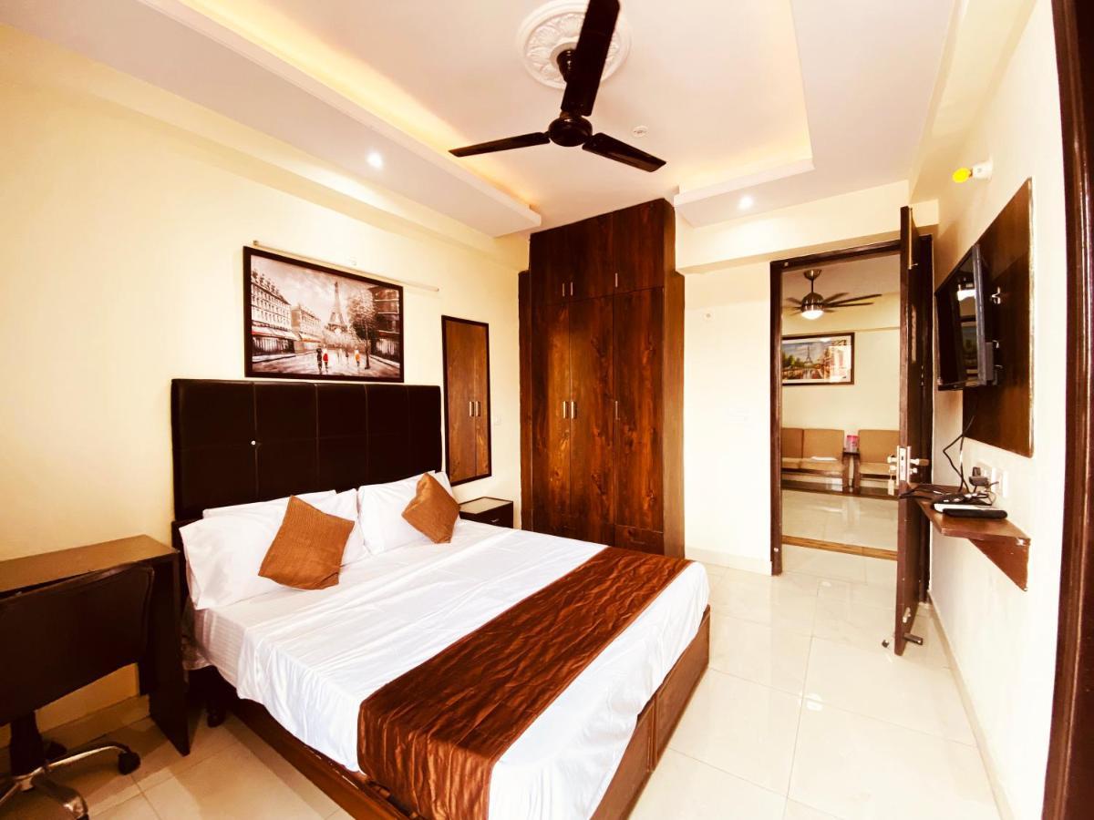 Hotel Admire Inn "Atta Market, Noida Sector 18" Екстериор снимка