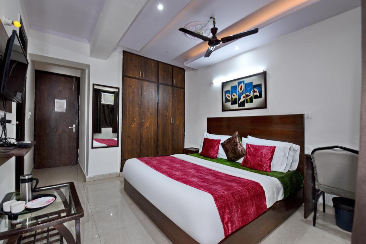 Hotel Admire Inn "Atta Market, Noida Sector 18" Екстериор снимка